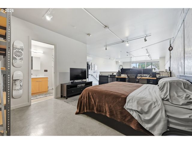 4426 Se HAWTHORNE Blvd 102, Portland, OR 97215