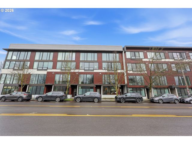 4426 Se HAWTHORNE Blvd 102, Portland, OR 97215