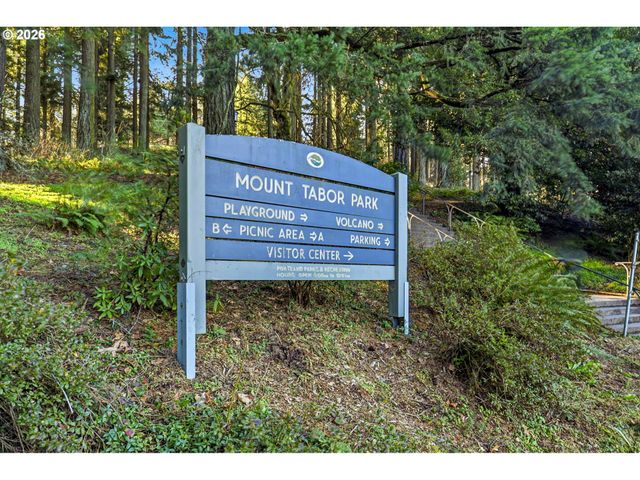 4426 Se HAWTHORNE Blvd 102, Portland, OR 97215