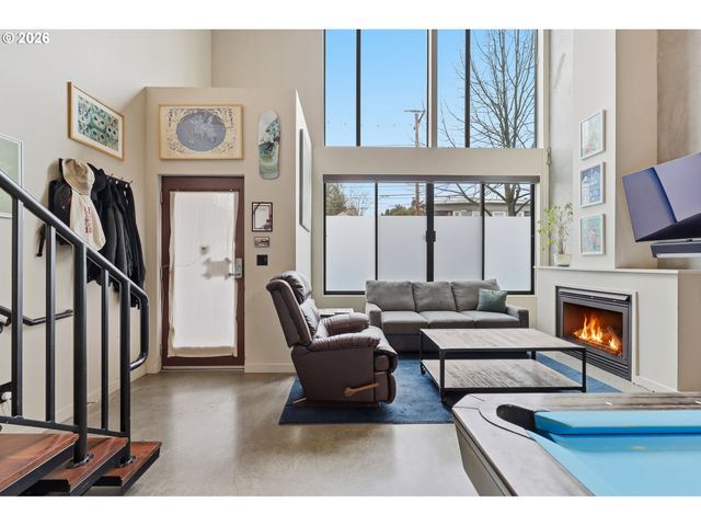 4426 Se HAWTHORNE Blvd 102, Portland, OR 97215