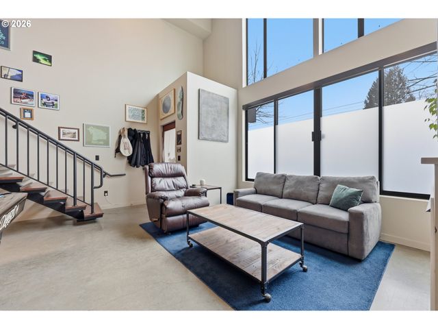 4426 Se HAWTHORNE Blvd 102, Portland, OR 97215