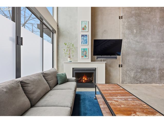 4426 Se HAWTHORNE Blvd 102, Portland, OR 97215