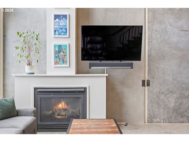 4426 Se HAWTHORNE Blvd 102, Portland, OR 97215