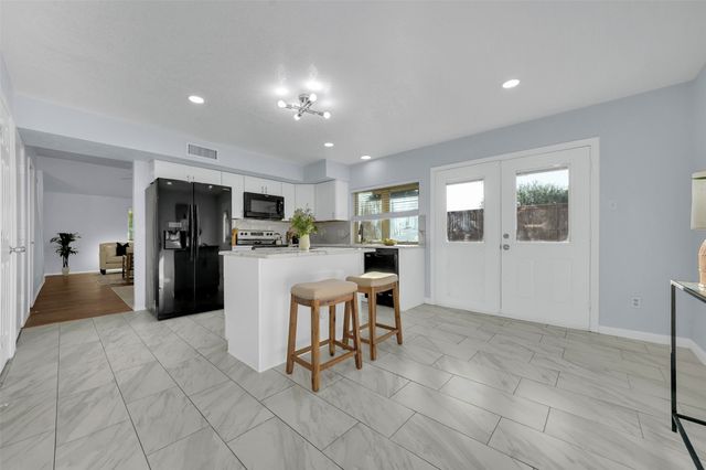 1024 E Peters Colony Road, Carrollton, TX 75007