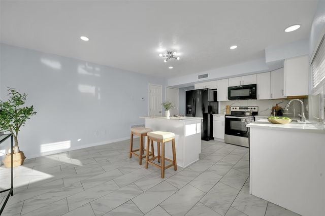 1024 E Peters Colony Road, Carrollton, TX 75007