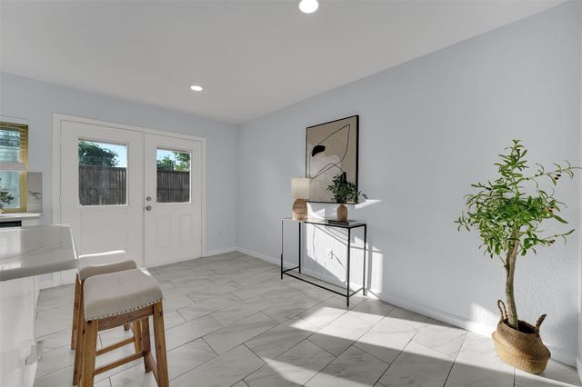 1024 E Peters Colony Road, Carrollton, TX 75007