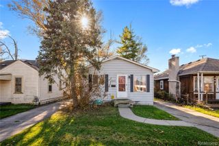 20842 Ridgemont Road, Harper Woods, MI 48225