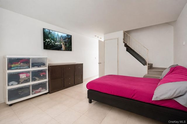 17 Betty Court, Staten Island, NY 10303