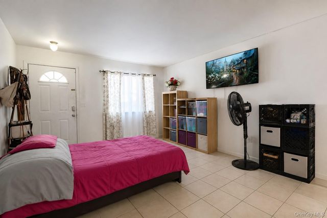 17 Betty Court, Staten Island, NY 10303