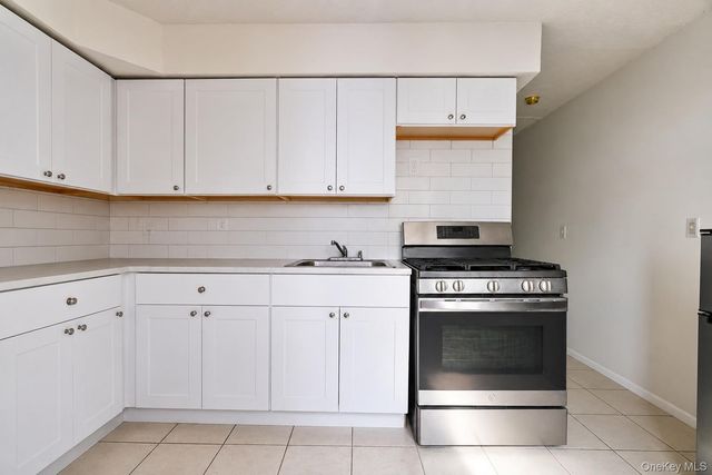 17 Betty Court, Staten Island, NY 10303
