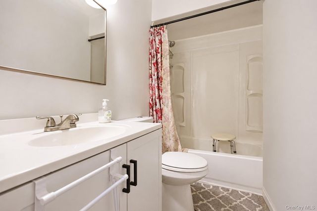 17 Betty Court, Staten Island, NY 10303