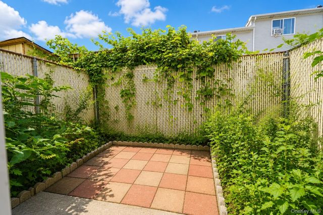 17 Betty Court, Staten Island, NY 10303