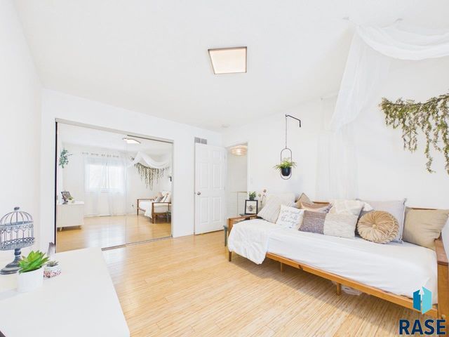 1117 S Bridgeport Pl Place, Sioux Falls, SD 57106