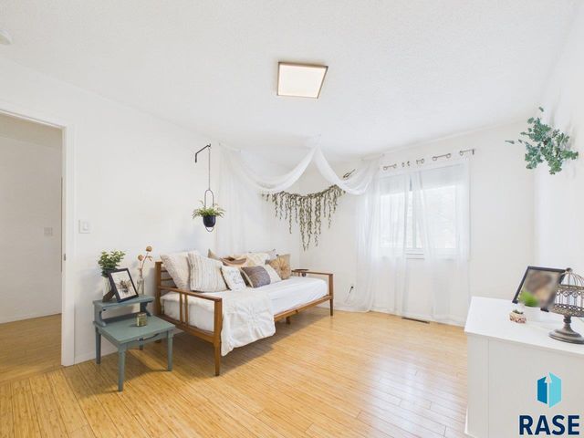 1117 S Bridgeport Pl Place, Sioux Falls, SD 57106