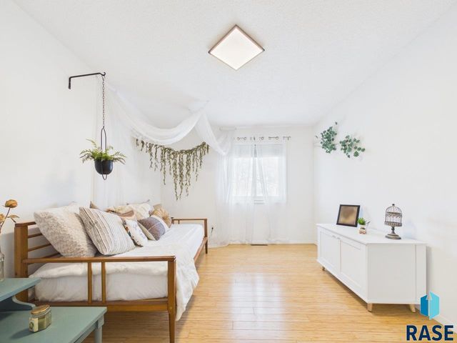 1117 S Bridgeport Pl Place, Sioux Falls, SD 57106