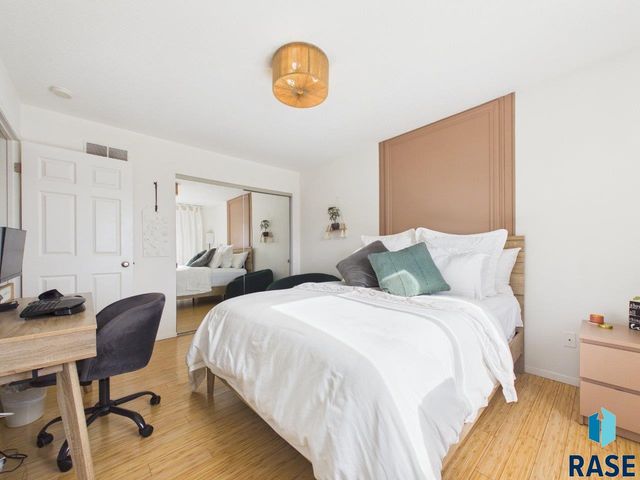 1117 S Bridgeport Pl Place, Sioux Falls, SD 57106