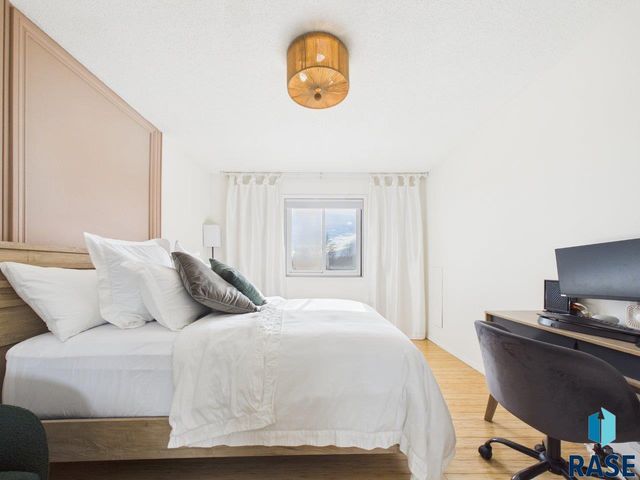 1117 S Bridgeport Pl Place, Sioux Falls, SD 57106