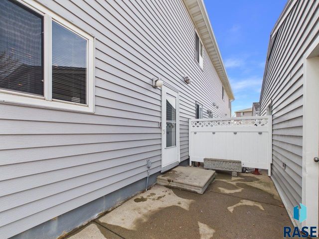 1117 S Bridgeport Pl Place, Sioux Falls, SD 57106