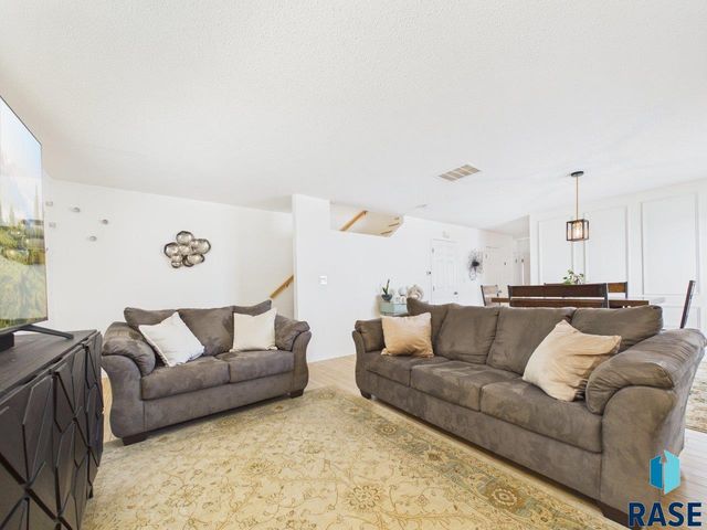 1117 S Bridgeport Pl Place, Sioux Falls, SD 57106