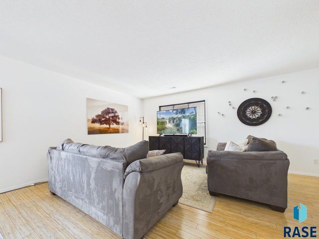 1117 S Bridgeport Pl Place, Sioux Falls, SD 57106