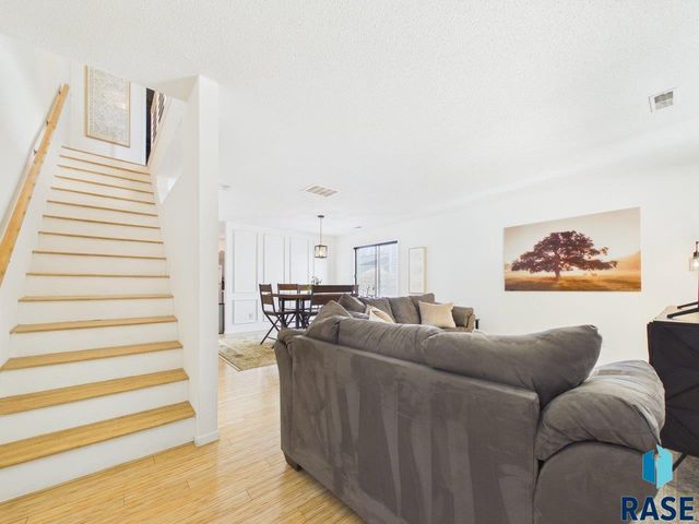 1117 S Bridgeport Pl Place, Sioux Falls, SD 57106