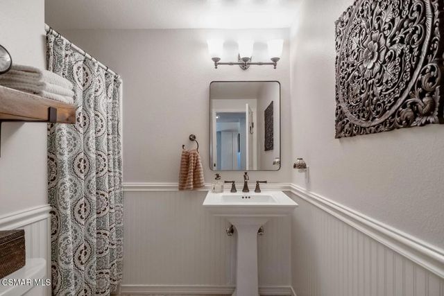 907 Sagebrush Place, Newbury Park, CA 91320