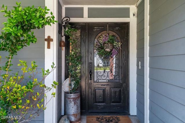 907 Sagebrush Place, Newbury Park, CA 91320