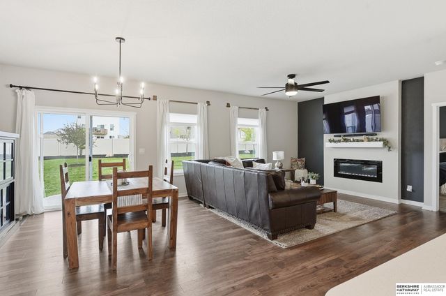 11903 S 117th Street, Papillion, NE 68046