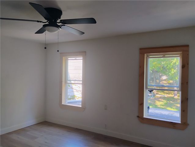 210 N 4th St, Jeannette, PA 15644