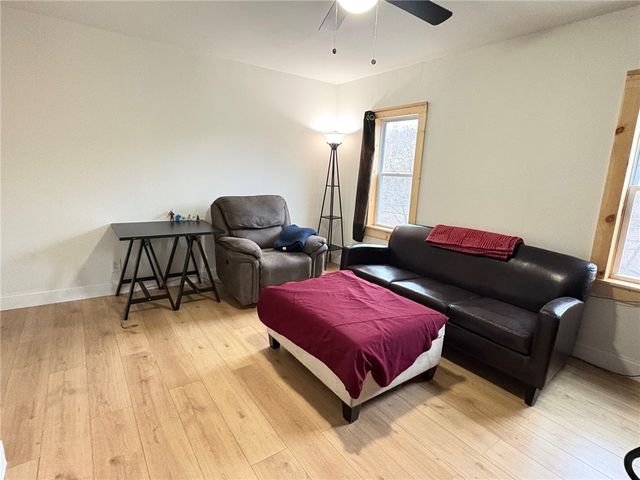 210 N 4th St, Jeannette, PA 15644