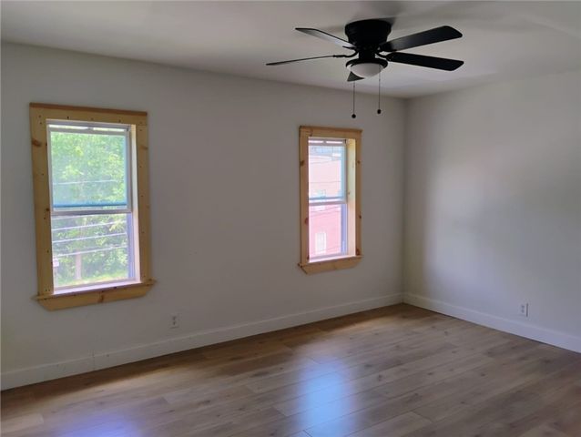 210 N 4th St, Jeannette, PA 15644