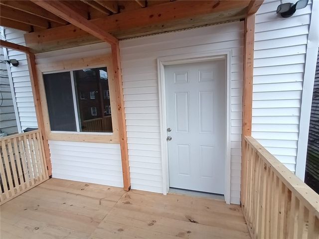 210 N 4th St, Jeannette, PA 15644