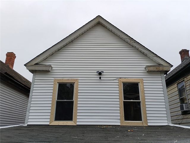 210 N 4th St, Jeannette, PA 15644