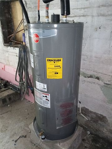 210 N 4th St, Jeannette, PA 15644