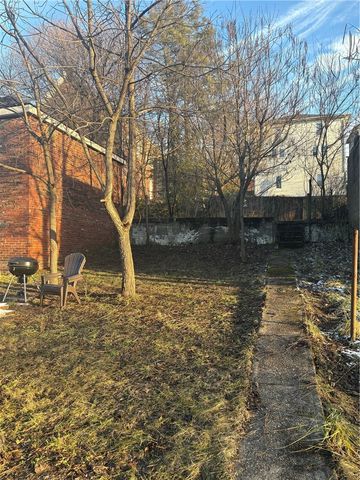 210 N 4th St, Jeannette, PA 15644