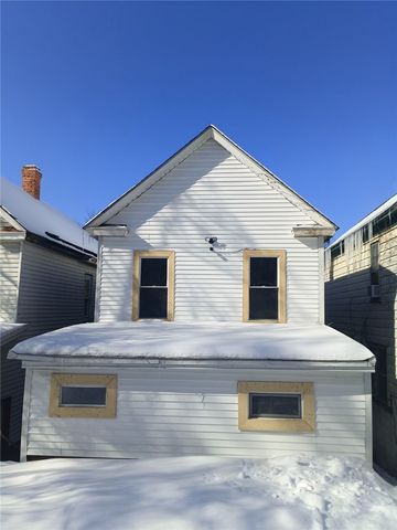 210 N 4th St, Jeannette, PA 15644