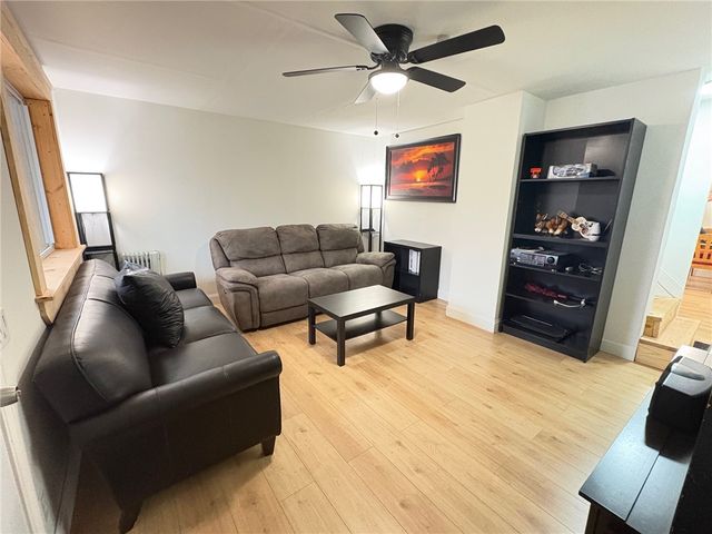 210 N 4th St, Jeannette, PA 15644