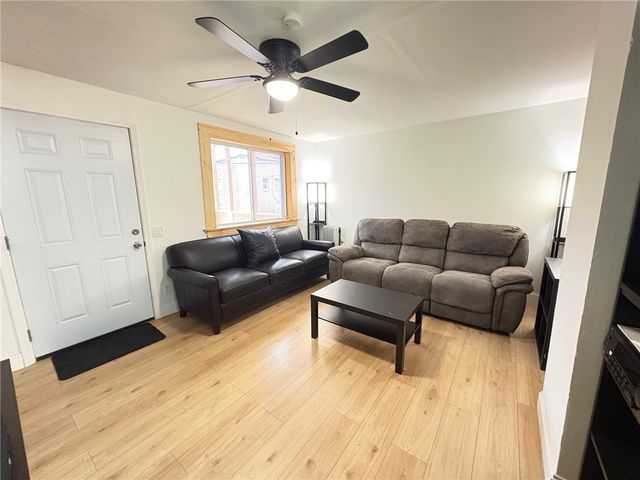 210 N 4th St, Jeannette, PA 15644