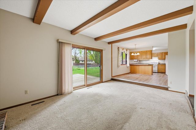 513 Laredo Lane, Chanhassen, MN 55317