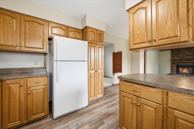 513 Laredo Lane, Chanhassen, MN 55317