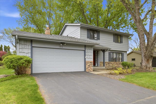 513 Laredo Lane, Chanhassen, MN 55317