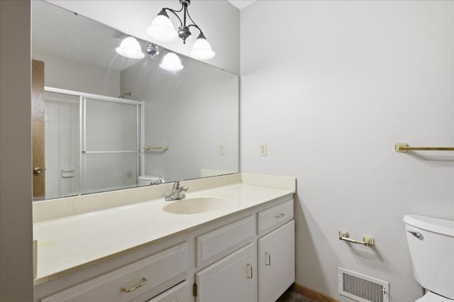 513 Laredo Lane, Chanhassen, MN 55317