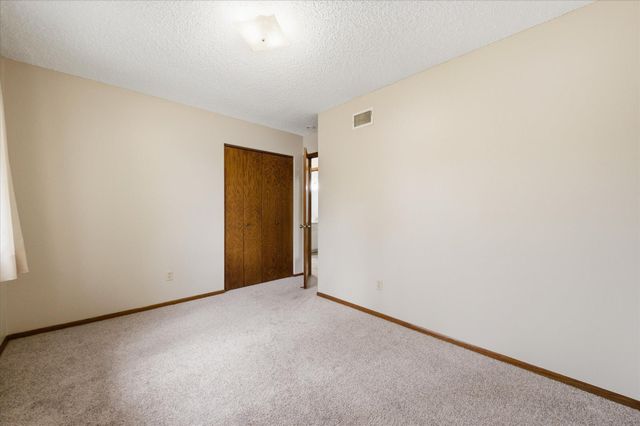 513 Laredo Lane, Chanhassen, MN 55317