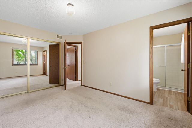 513 Laredo Lane, Chanhassen, MN 55317