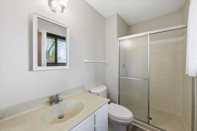 513 Laredo Lane, Chanhassen, MN 55317