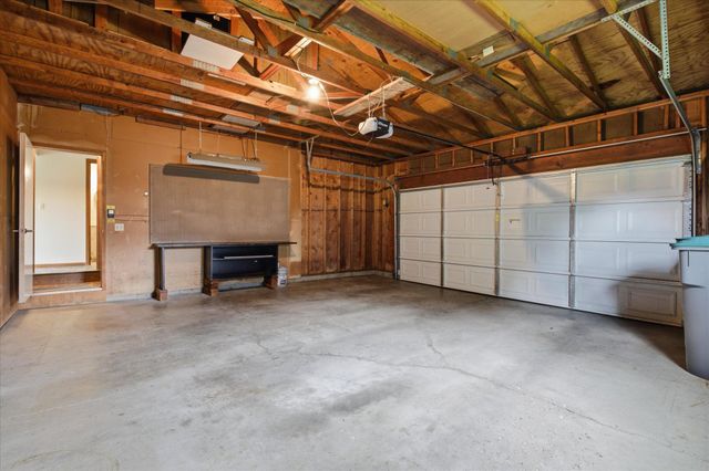 513 Laredo Lane, Chanhassen, MN 55317