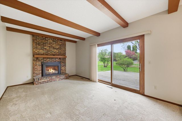 513 Laredo Lane, Chanhassen, MN 55317