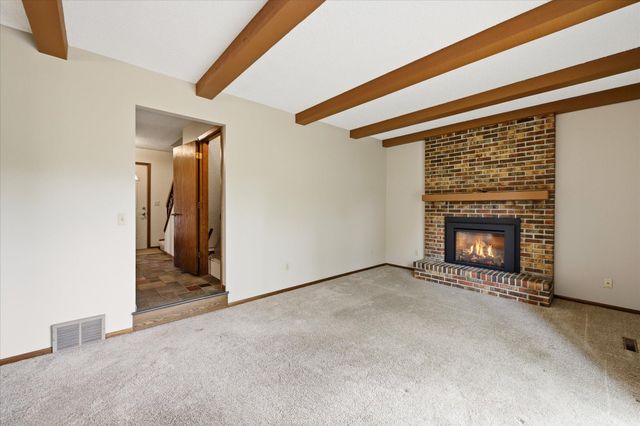 513 Laredo Lane, Chanhassen, MN 55317