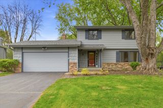 513 Laredo Lane, Chanhassen, MN 55317