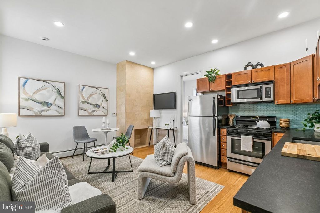 1902-00 PINE ST #2F, PHILADELPHIA, PA 19103 — exterior
